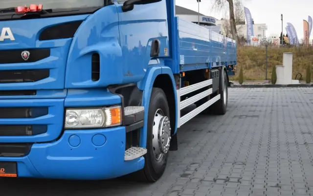 SCANIA P250 / EURO 6 / SKRZYNIA 7.8 M / WINDA DHOLLANDIA / PODUSZKI NA TYLNEJ OSI / RETARDER / KLIMA / TEMPOMAT / SERWISOWANY / SPROWADZONY 