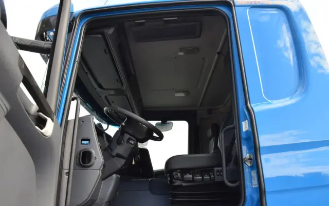 SCANIA P250 / EURO 6 / SKRZYNIA 7.8 M / WINDA DHOLLANDIA / PODUSZKI NA TYLNEJ OSI / RETARDER / KLIMA / TEMPOMAT / SERWISOWANY / SPROWADZONY 