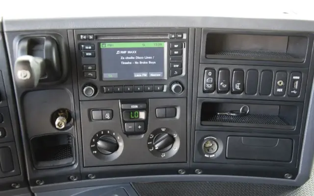 SCANIA P250 / EURO 6 / SKRZYNIA 7.8 M / WINDA DHOLLANDIA / PODUSZKI NA TYLNEJ OSI / RETARDER / KLIMA / TEMPOMAT / SERWISOWANY / SPROWADZONY 