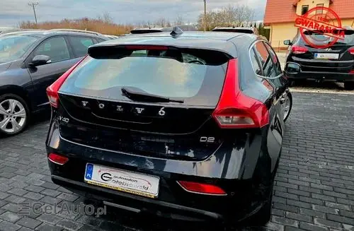 VOLVO V40 