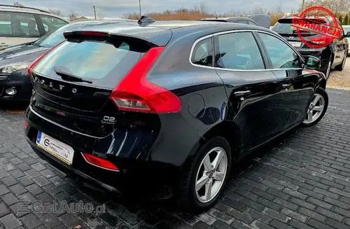VOLVO V40 