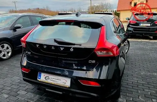 VOLVO V40 