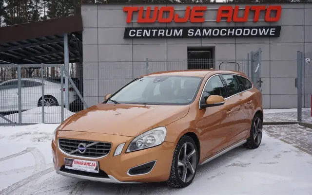 VOLVO V60 
