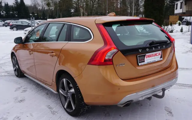 VOLVO V60 