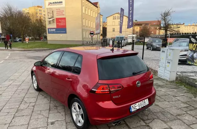 VOLKSWAGEN Golf 