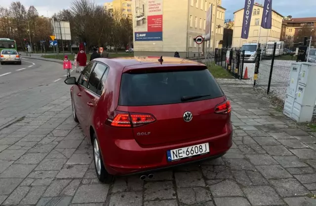 VOLKSWAGEN Golf 