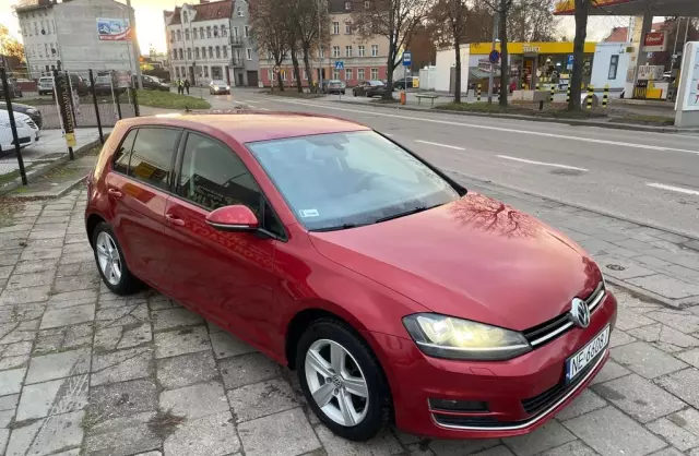 VOLKSWAGEN Golf 