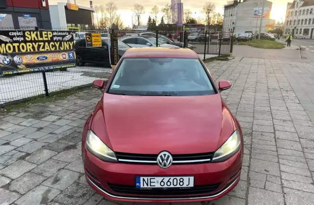 VOLKSWAGEN Golf 