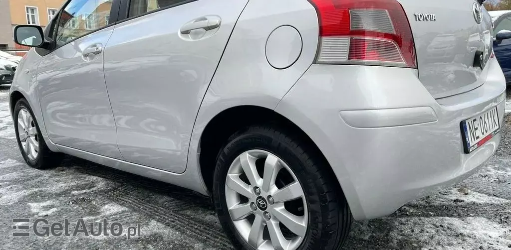 TOYOTA Yaris 