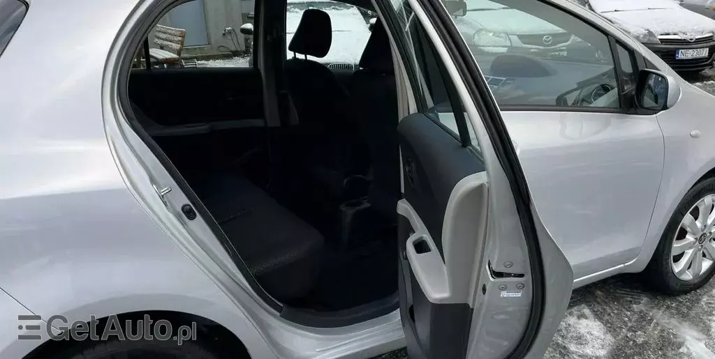 TOYOTA Yaris 
