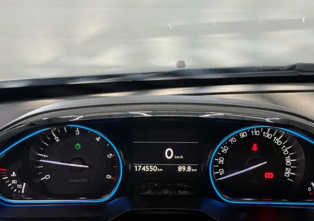 PEUGEOT 2008 1.6 BlueHDi Allure