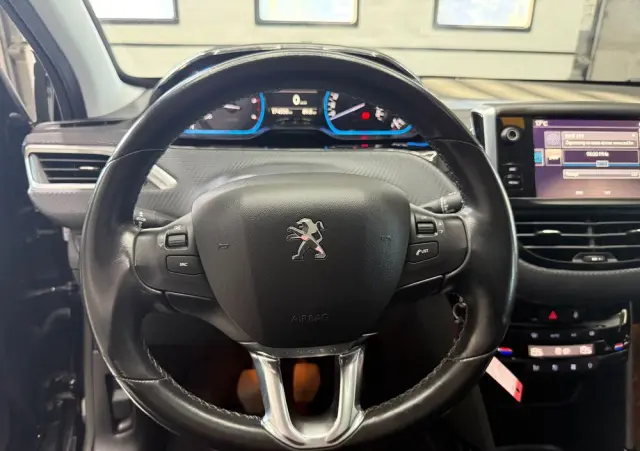 PEUGEOT 2008 1.6 BlueHDi Allure