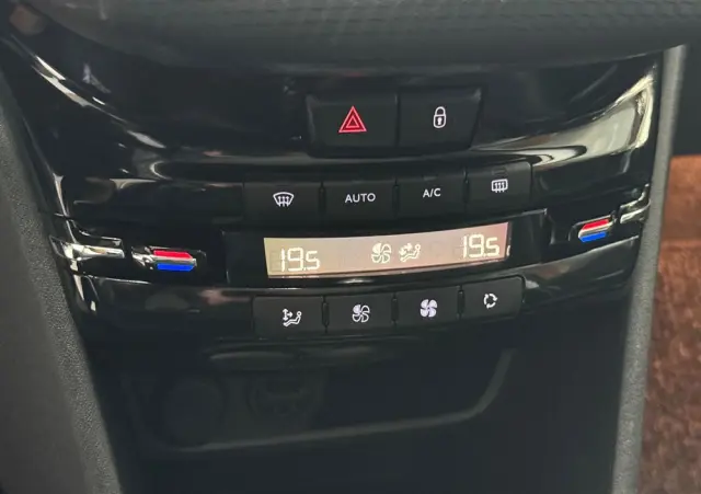 PEUGEOT 2008 1.6 BlueHDi Allure