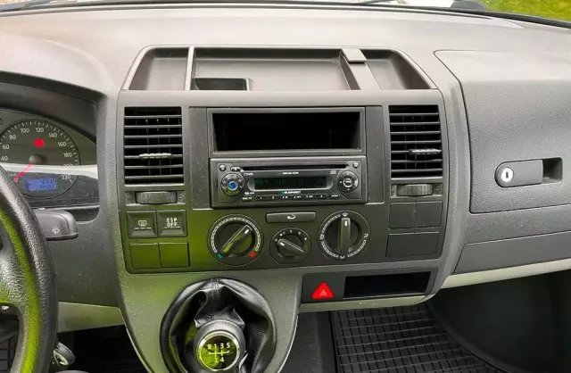 VOLKSWAGEN TRANSPORTER 