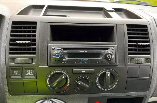 VOLKSWAGEN TRANSPORTER 