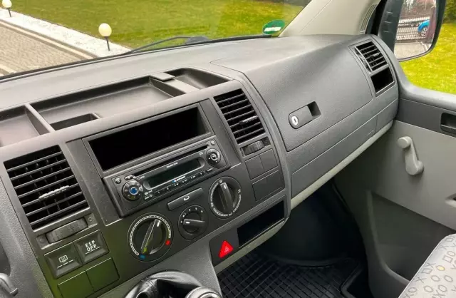 VOLKSWAGEN TRANSPORTER 