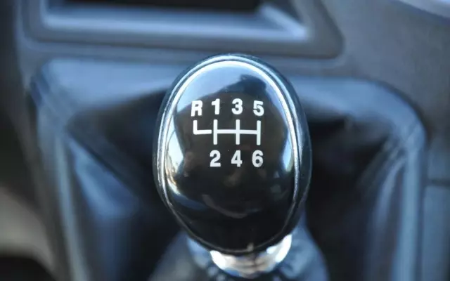 FORD TRANSIT CUSTOM 170 KM M6 Limited DCiV 290 L2 5 osobowy Brygadowy Krajowy I Właściciel Serwisowany Drzwi przesuwne z dwóch stron 