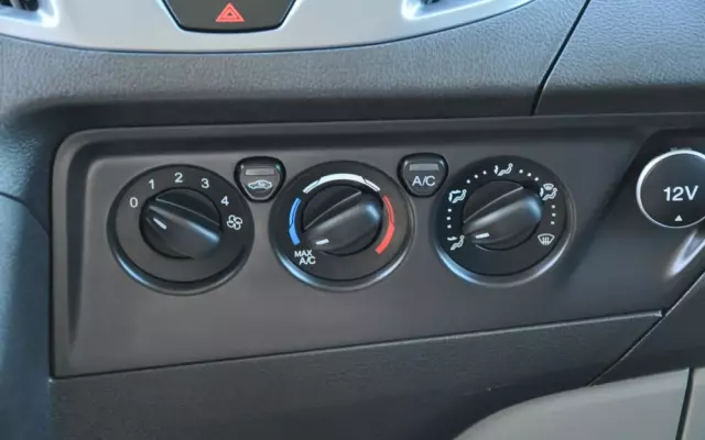 FORD TRANSIT CUSTOM 170 KM M6 Limited DCiV 290 L2 5 osobowy Brygadowy Krajowy I Właściciel Serwisowany Drzwi przesuwne z dwóch stron 