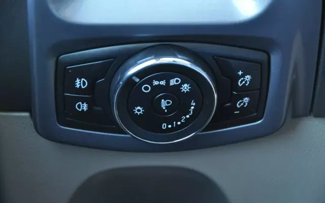 FORD TRANSIT CUSTOM 170 KM M6 Limited DCiV 290 L2 5 osobowy Brygadowy Krajowy I Właściciel Serwisowany Drzwi przesuwne z dwóch stron 