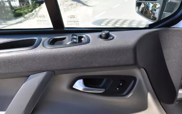 FORD TRANSIT CUSTOM 170 KM M6 Limited DCiV 290 L2 5 osobowy Brygadowy Krajowy I Właściciel Serwisowany Drzwi przesuwne z dwóch stron 