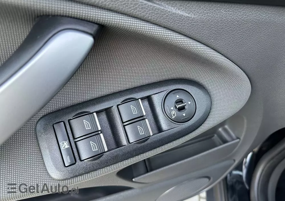 FORD Kuga 2.0 TDCi 2x4 Champions Edition