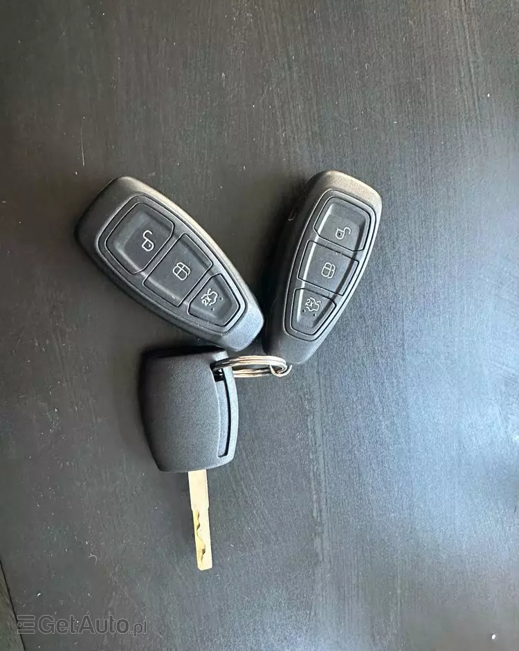 FORD Kuga 2.0 TDCi 2x4 Champions Edition