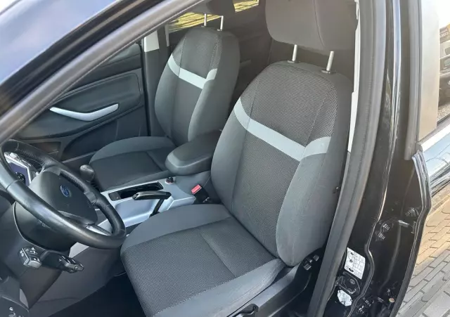 FORD Kuga 2.0 TDCi 2x4 Champions Edition