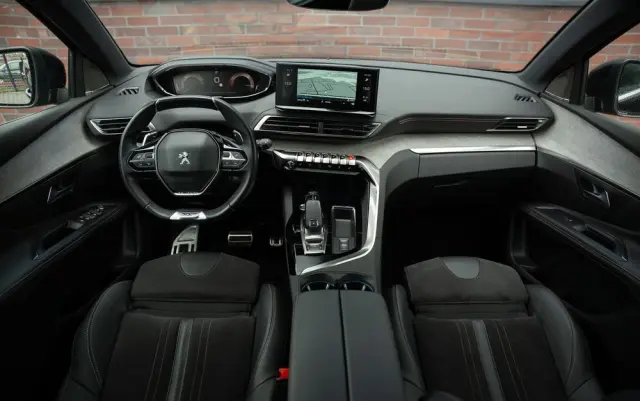 PEUGEOT 5008 1.6 PureTech GT Pack S&S EAT8