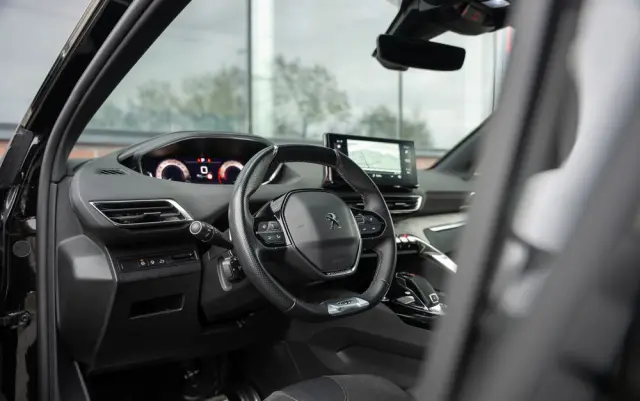 PEUGEOT 5008 1.6 PureTech GT Pack S&S EAT8