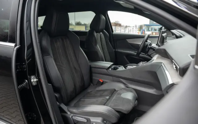 PEUGEOT 5008 1.6 PureTech GT Pack S&S EAT8