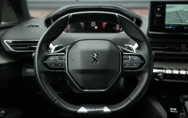 PEUGEOT 5008 1.6 PureTech GT Pack S&S EAT8