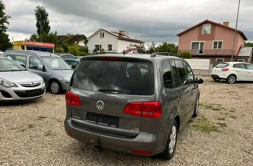 VOLKSWAGEN Touran 