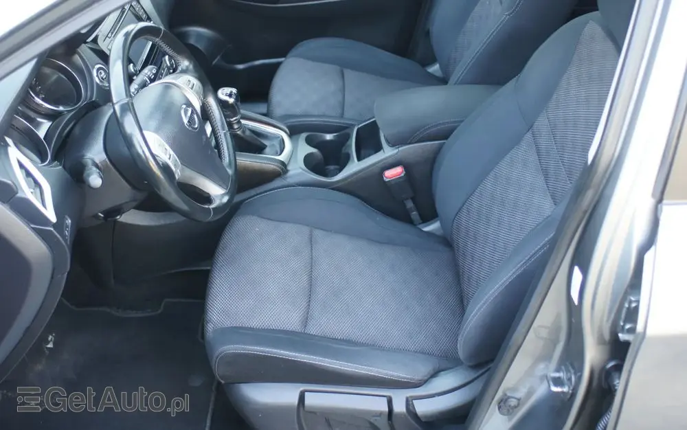 NISSAN Qashqai 1.2 DIG-T N-Connecta