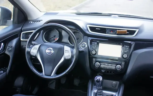 NISSAN Qashqai 1.2 DIG-T N-Connecta