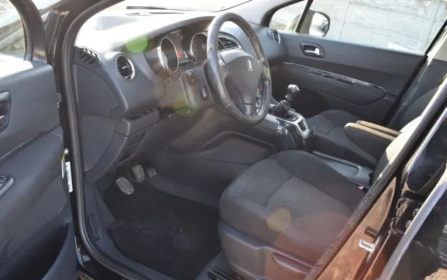 PEUGEOT 5008 HDI FAP 150 Premium