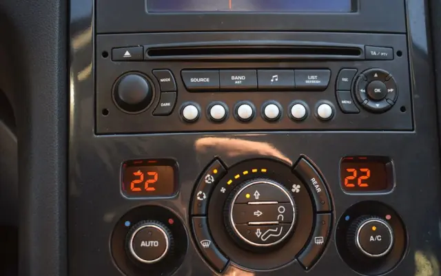 PEUGEOT 5008 HDI FAP 150 Premium