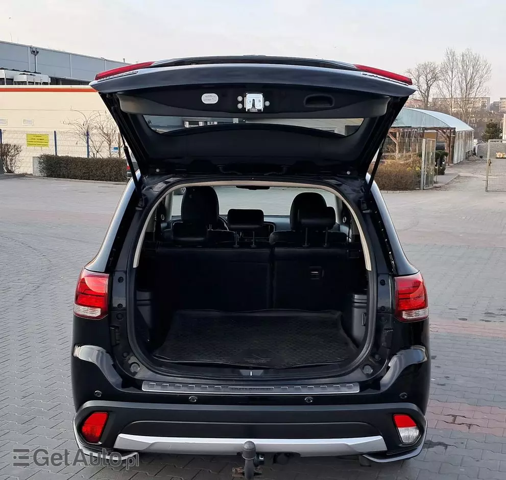 MITSUBISHI Outlander 2.0 2WD CVT Diamant Edition+