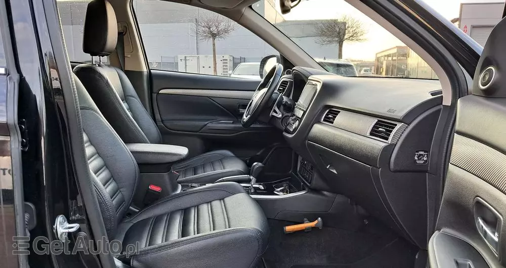 MITSUBISHI Outlander 2.0 2WD CVT Diamant Edition+