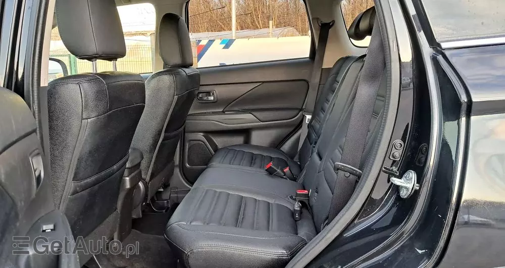 MITSUBISHI Outlander 2.0 2WD CVT Diamant Edition+