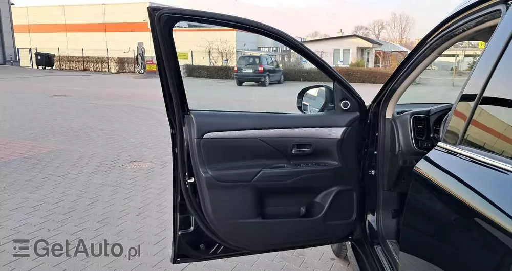 MITSUBISHI Outlander 2.0 2WD CVT Diamant Edition+