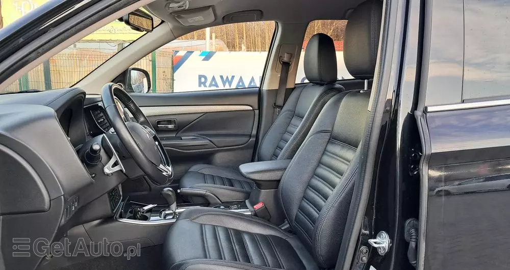 MITSUBISHI Outlander 2.0 2WD CVT Diamant Edition+