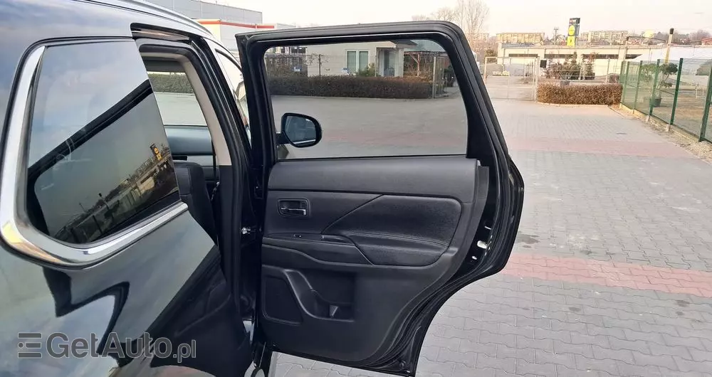 MITSUBISHI Outlander 2.0 2WD CVT Diamant Edition+