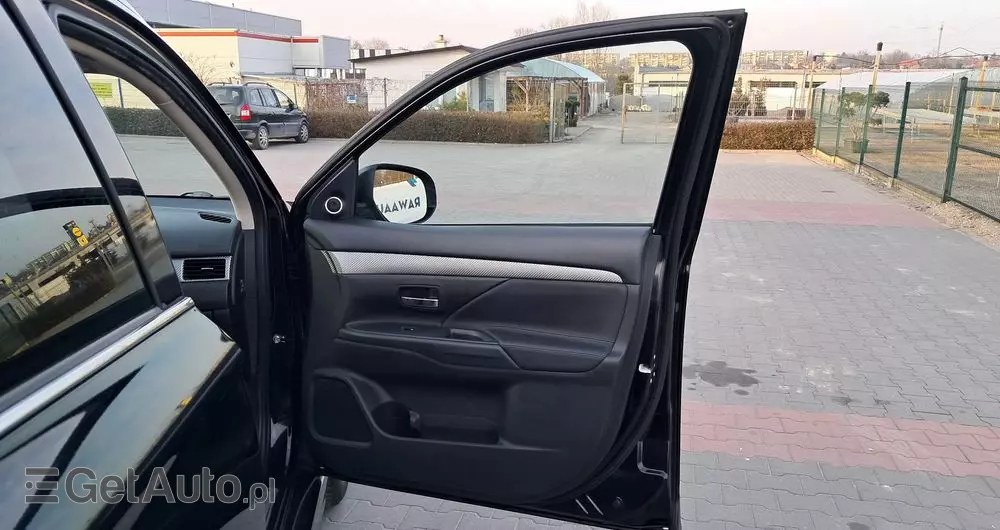 MITSUBISHI Outlander 2.0 2WD CVT Diamant Edition+