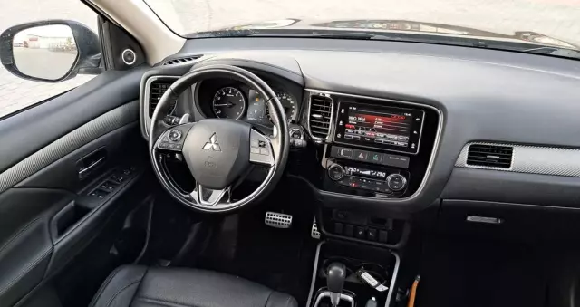 MITSUBISHI Outlander 2.0 2WD CVT Diamant Edition+