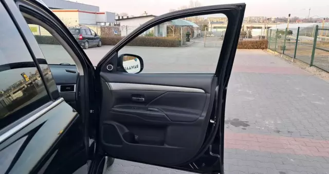 MITSUBISHI Outlander 2.0 2WD CVT Diamant Edition+