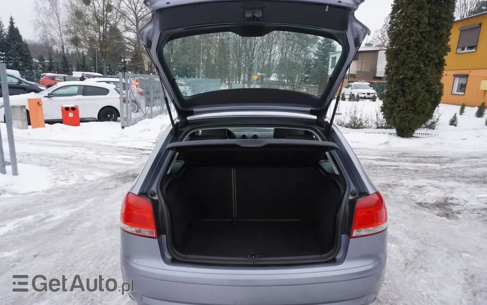 AUDI A3 3-drzwiowe 1.6 Ambiente