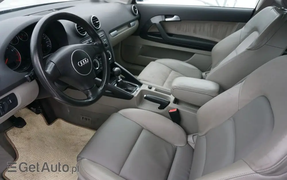 AUDI A3 3-drzwiowe 1.6 Ambiente