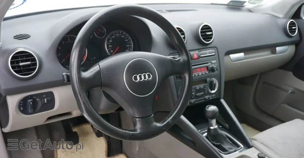AUDI A3 3-drzwiowe 1.6 Ambiente