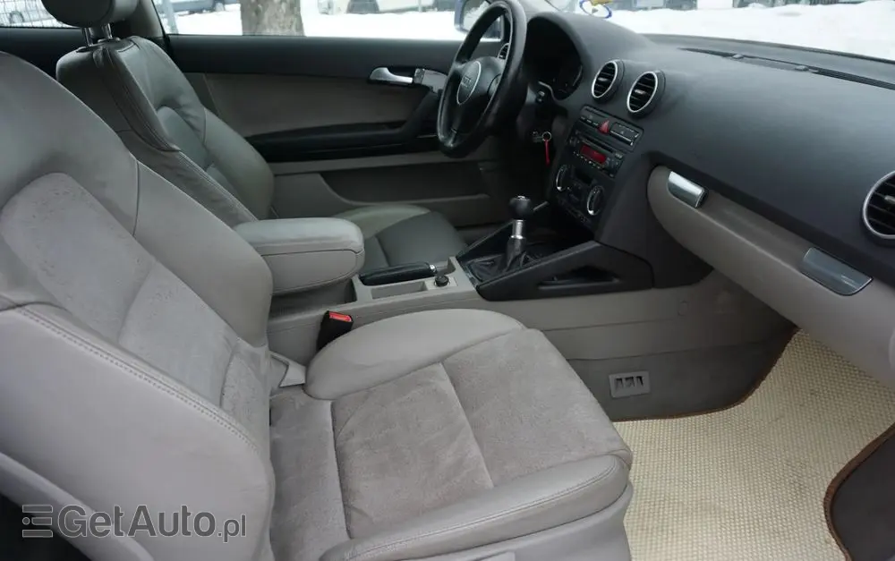 AUDI A3 3-drzwiowe 1.6 Ambiente