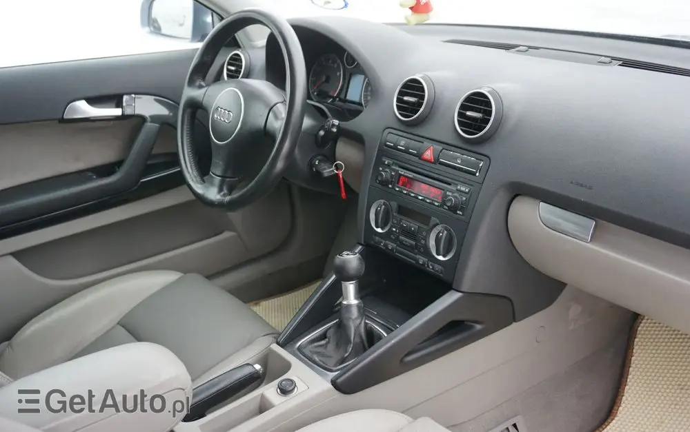 AUDI A3 3-drzwiowe 1.6 Ambiente